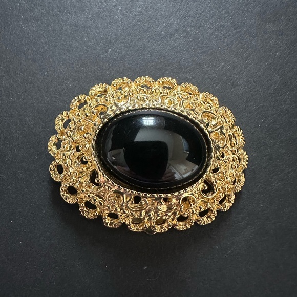 Vintage Park Lane Gold Filigree & Black Stone Oval Scarf Clip - Picture 1 of 4